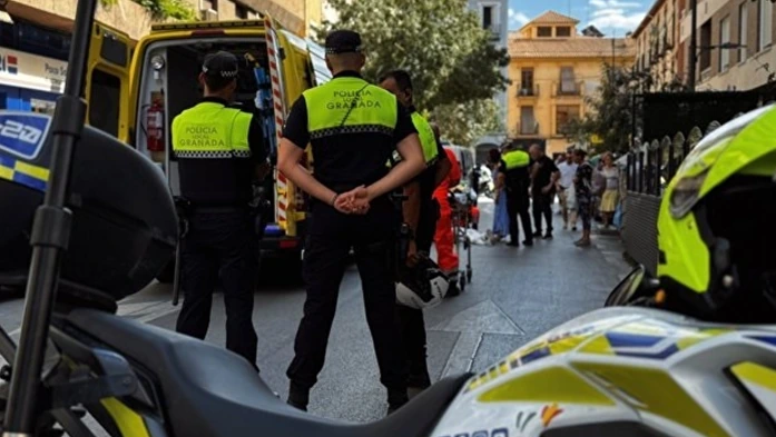 Detenido en Granada tras exhibirse ante menores y agredir a un policía durante su arresto