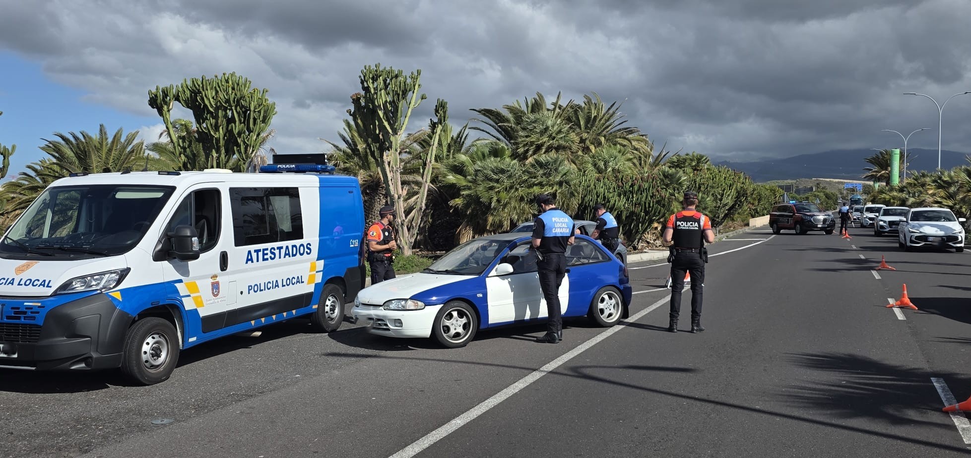 CAZAN TAXIS PIRATA EN EL AEROPUERTO DE TENERIFE SUR: OPERATIVO CONJUNTO CONTRA EL TRANSPORTE ILEGAL