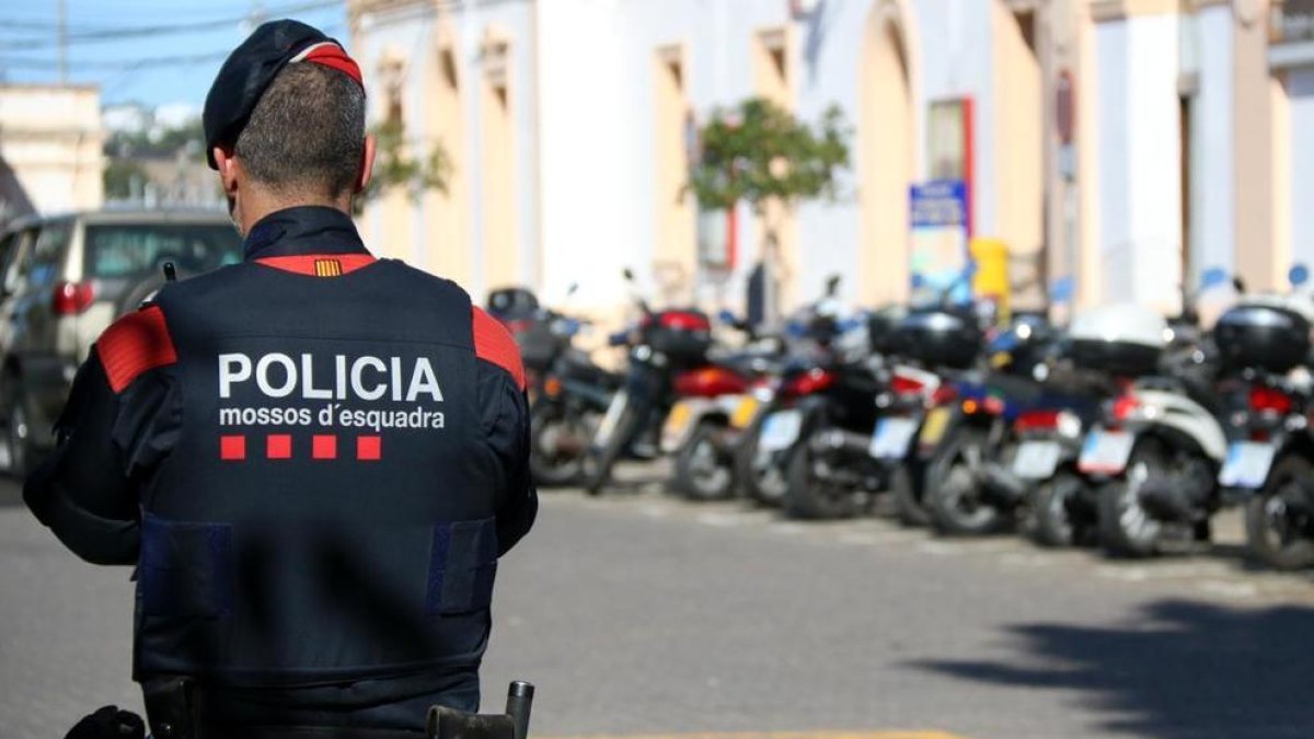 UN MENOR MARROQUÍ DE 17 AÑOS HIERE GRAVEMENTE CON UN CUCHILLO A UN MOSSO AL INTENTAR MEDIAR EN UNA PELEA