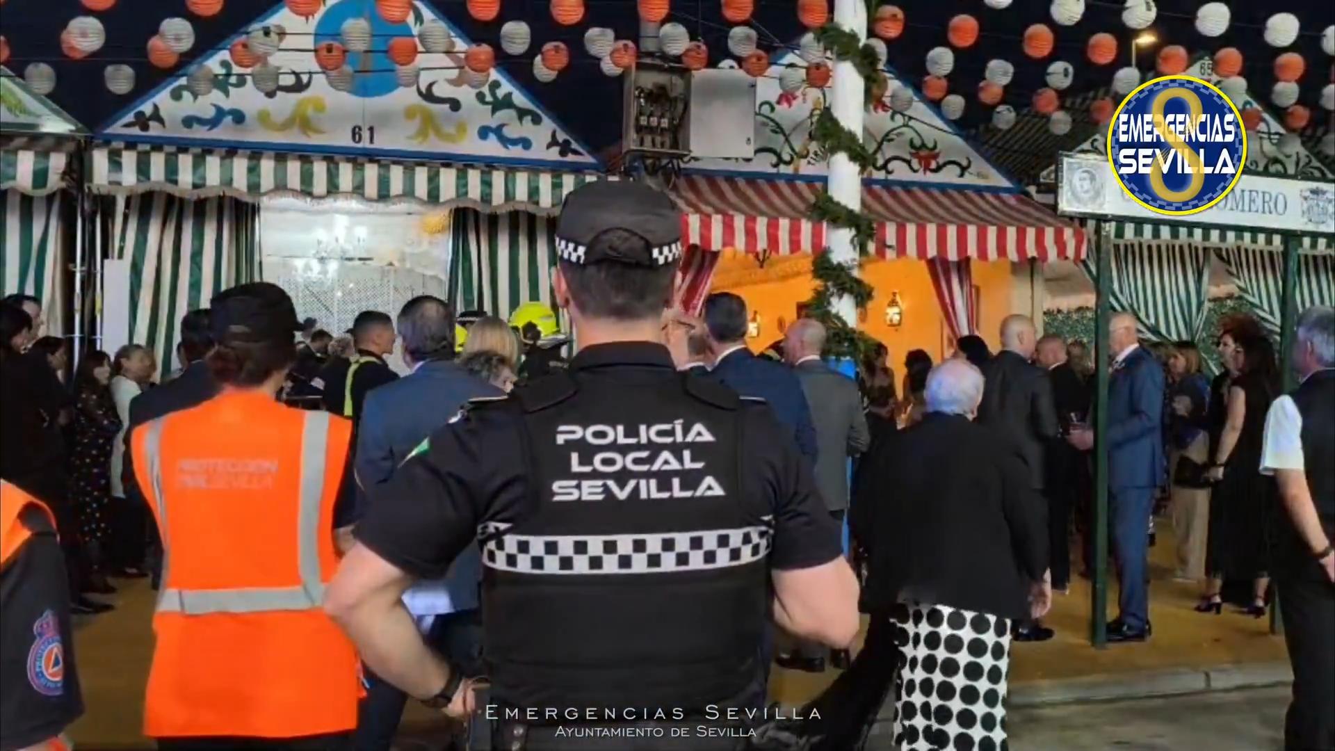 LA POLICÍA LOCAL SALVA LA VIDA DE UNA MUJER EN PARADA CARDÍACA EN LA FERIA DE SEVILLA