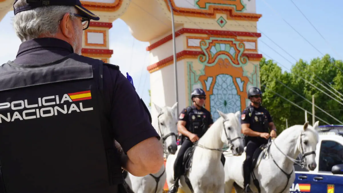 DETENIDO UN CONOCIDO DELINCUENTE EN LA FERIA DE SEVILLA TRAS ROBAR VARIOS MÓVILES