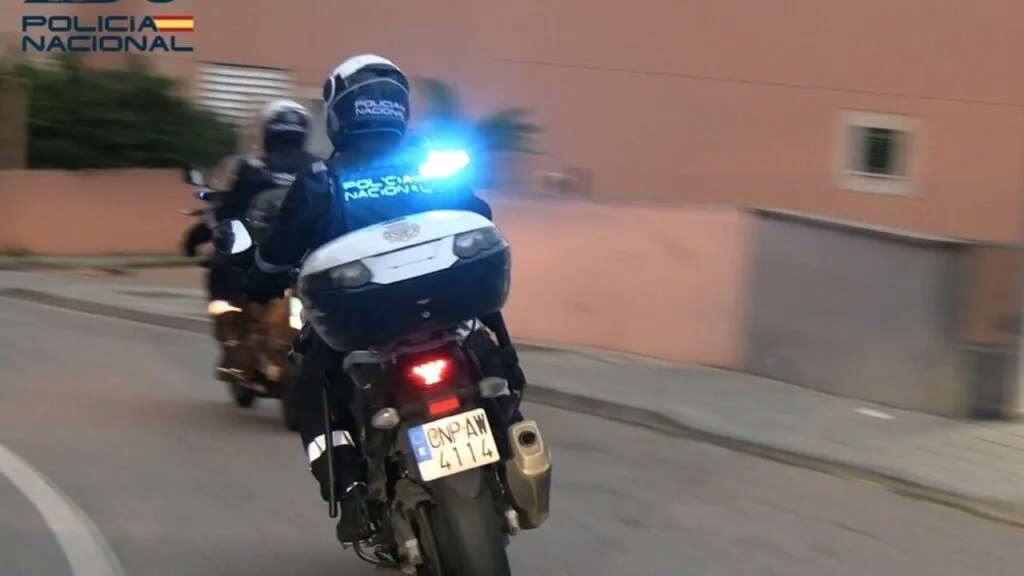 LA POLICÍA NACIONAL DETIENE A UNA PAREJA TRAS ROBAR UN VEHÍCULO Y CONDUCIR TEMERARIAMENTE POR PALMA